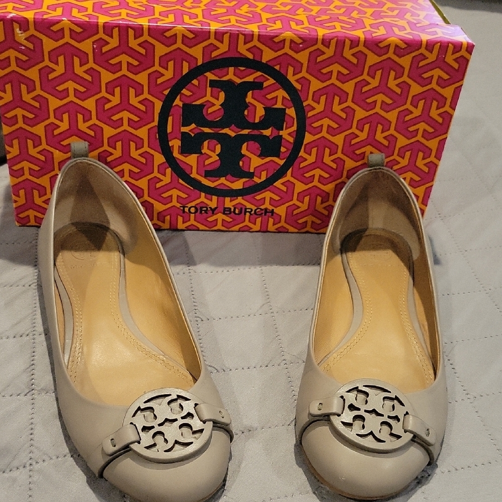 Tory Burch Women's Beige Ballet Flats